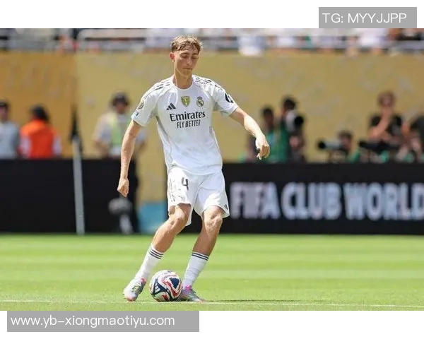 皇马后卫赫伊森因左腿比目鱼肌受伤预计缺阵一至两周