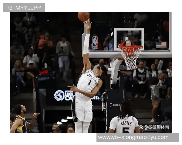 克拉克斯顿今日表现出色11投8中贡献19分7篮板5助攻3盖帽助球队获胜 克拉克斯顿今日表现出色11投8中贡献19分7篮板5助攻3盖帽助球队获胜