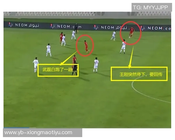最后时刻U22国足角球争议鲍世蒙拔角旗杆遭黄牌处罚后幽默插回